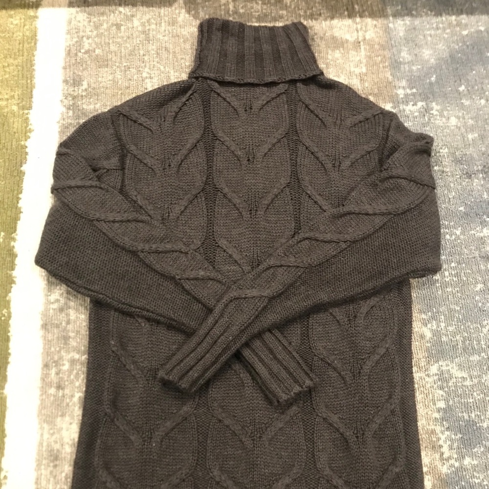 Ladies  Aritzia Wilfred Champeaux sweater